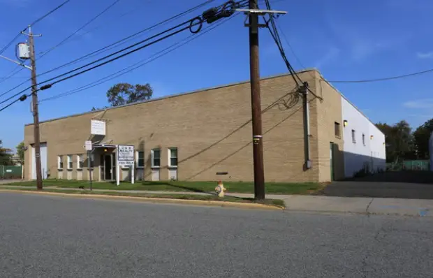 11,280-sq-ft full-building industrial lease 305 Cox Rd Roselle NJ by NAI DiLeo-Bram